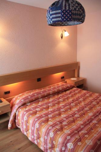 Una cama o camas en una habitación de Hotel Bellevue
