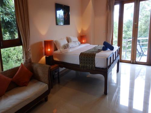 Gallery image of 4 Bedroom Villa TG43 on beachfront resort SDV287-By Samui Dream Villas in Ban Tai