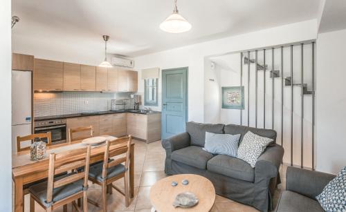 Gallery image of Avrofilito Syros Houses in Ermoupoli