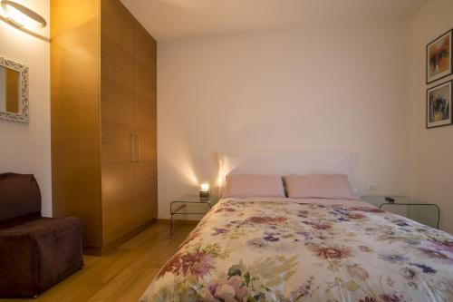 a bedroom with a bed and a dresser in it at Ca' Ada in Faver