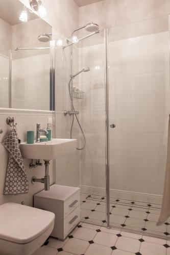 Bilik mandi di BC7 Apartments