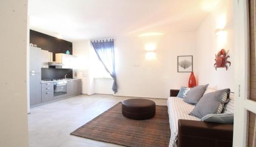 a living room with a couch and a table at Sibilla in Gallipoli