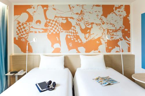 Ένα ή περισσότερα κρεβάτια σε δωμάτιο στο ibis Styles Toulouse Nord Sesquieres