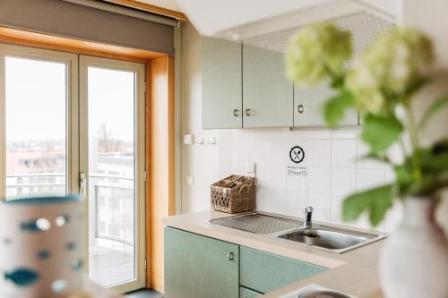  West Bay -  Room  picture :   Tea/Coffee maker    Shower    TV                           