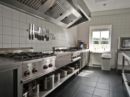 Kuchyň nebo kuchyňský kout v ubytování Wemeldinge Group Retreat