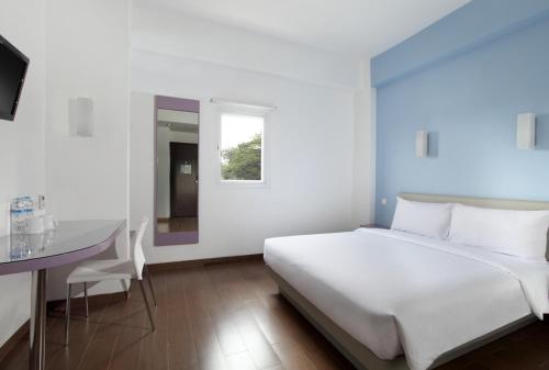 Postel nebo postele na pokoji v ubytování Amaris Hotel Cihampelas
