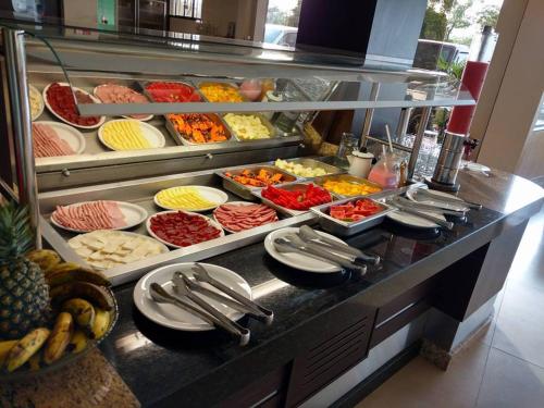 Makanan di atau berdekatan hotel