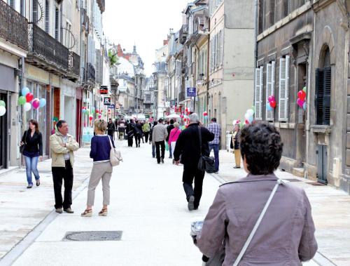 a group of people walking down a street with balloons at Une pause in Dijon