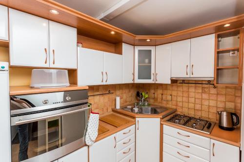 Kuchyň nebo kuchyňský kout v ubytování Grey House