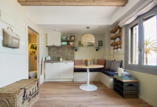 Posedenie v ubytovaní The Beach House Studios & Suites