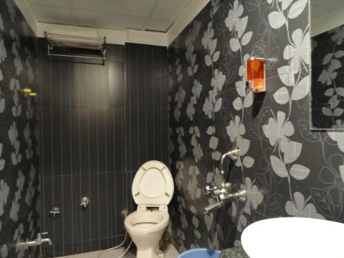 ห้องน้ำของ Hotel Raj
