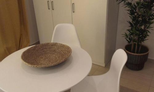 a white table with a bowl on top of it at El Globo in Valencia
