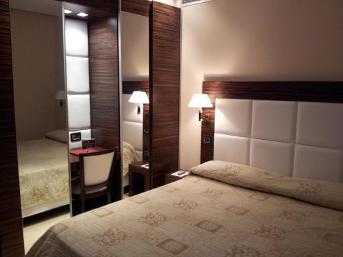 Postel nebo postele na pokoji v ubytování Hotel Excelsior