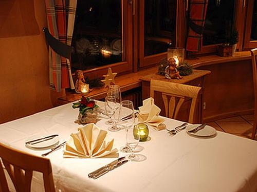 Hotel-Restaurant Bergfriedelにあるレストランまたは飲食店