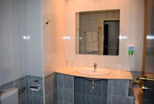 Kylpyhuone majoituspaikassa Sineva Park Hotel - All Inclusive