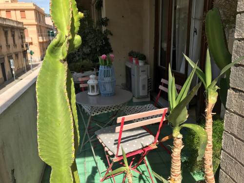 a chair and a plant on a balcony at RighePois in Reggio di Calabria