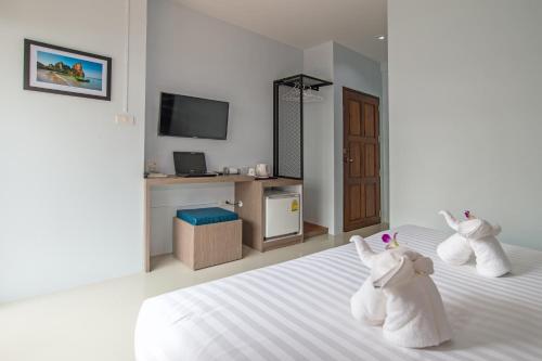 Кровать или кровати в номере Lada Krabi Express