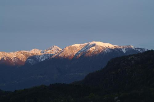 a view of a mountain range with snow covered mountains at Casa Aries & Studio Aurora, Cavigliano in Cavigliano