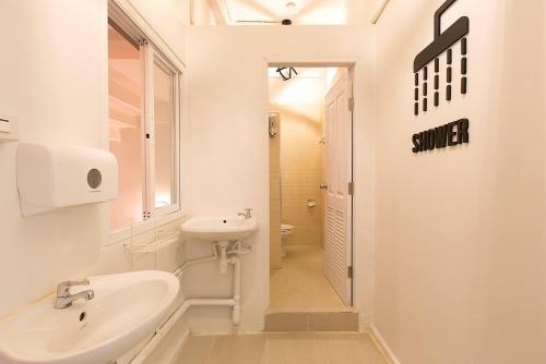 Kylpyhuone majoituspaikassa Hub Hostel Hatyai
