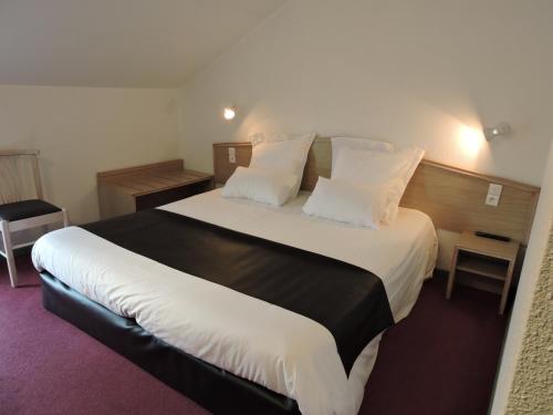מיטה או מיטות בחדר ב-Hotel le Foron