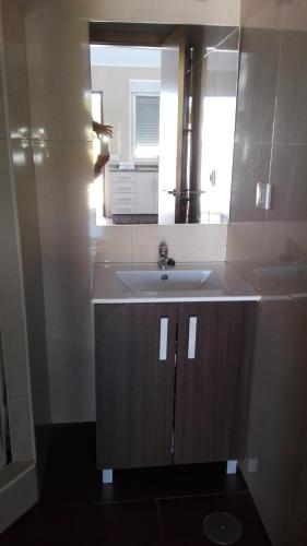 a bathroom with a sink and a mirror at Alojamiento Rural El Abuelo in Conil de la Frontera