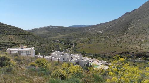 Vaade majutusasutusele En la Majada Redonda linnulennult