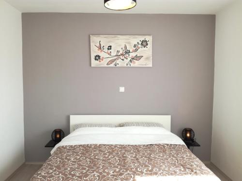 Een bed of bedden in een kamer bij Guest House Dragić - Anex