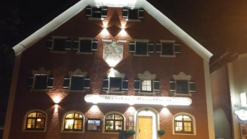 a building with lights on the front of it at Gasthaus Brandlwirt in Saalfelden am Steinernen Meer