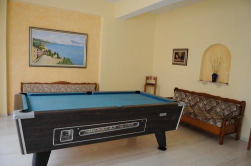 Imagem da galeria de Castello Beach Hotel em Argasi