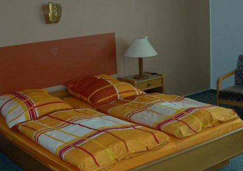 Una cama o camas en una habitación de Hotel Bürgerstube