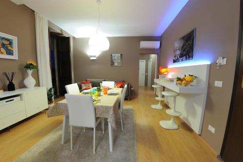 a kitchen and dining room with a table and chairs at Cutelli Home Catania in Catania