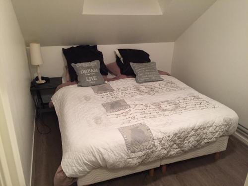 Ein Bett oder Betten in einem Zimmer der Unterkunft Bed & Breakfast Klokgaaf