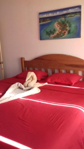 Una cama o camas en una habitación de Roatan Backpackers' Hostel