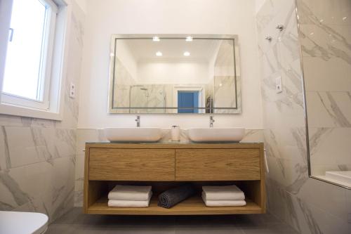 a bathroom with a sink and a mirror at Broadway Residence in Budapest