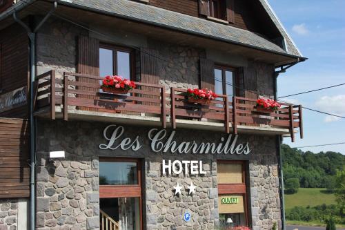 a building with a sign that reads las chihuahuas hotel at Hôtel Les Charmilles in Besse-et-Saint-Anastaise