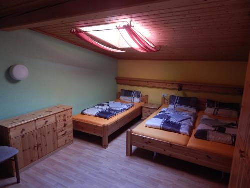 מיטה או מיטות בחדר ב-Appartement Bergblick