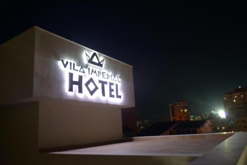 Hotel Vila Imperialに飾ってある許可証、賞状、看板またはその他の書類
