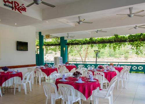 Restaurant ou autre lieu de restauration dans l'établissement Sai Gon Phong Nha Hotel