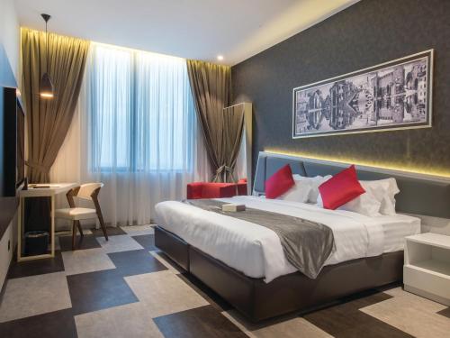 Ένα ή περισσότερα κρεβάτια σε δωμάτιο στο Iconic Hotel