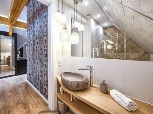 VisitZakopane - Mont Blanc Apartment tesisinde bir banyo