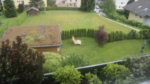 an aerial view of a yard with a garden at Das Sonnenheim in Bad Kleinkirchheim