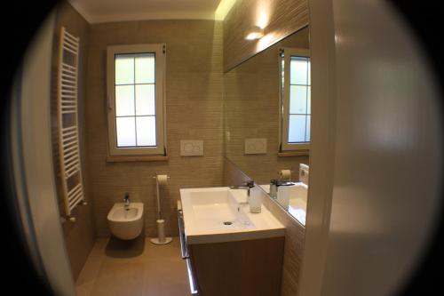 a bathroom with a sink and a toilet at Villa Torre San Giovanni Ugento in Torre San Giovanni Ugento