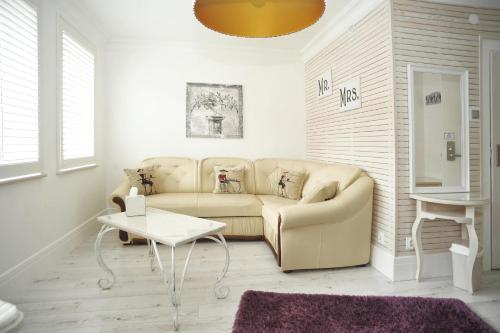 a living room with a couch and a table at Hotel Ottaviano in Świnoujście