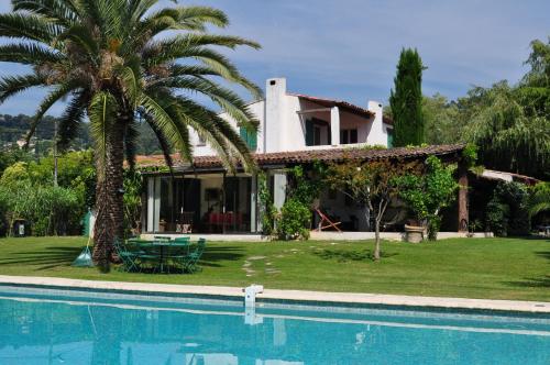 Bazen u ili blizu objekta Le Clos de St Paul