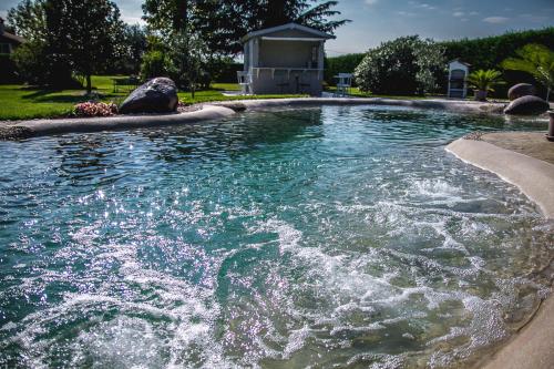 a pool of water in a yard at B&B La Magia dei Sogni Relais in Verona