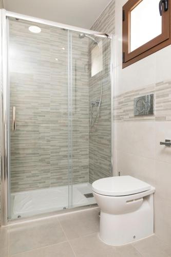 a bathroom with a shower and a toilet at Mar de Pulpí Las Azucenas by Mar Holidays in San Juan de los Terreros