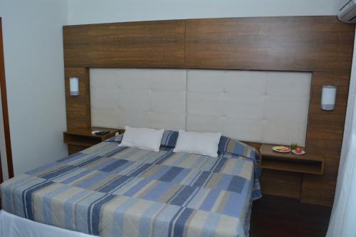 Ein Bett oder Betten in einem Zimmer der Unterkunft Hotel Kennedy