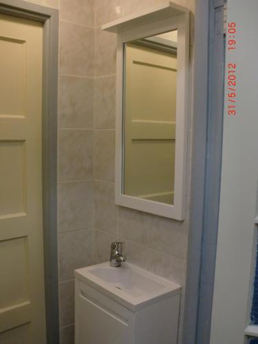 a bathroom with a white sink and a mirror at Budget Hotel Neutraal in Amsterdam