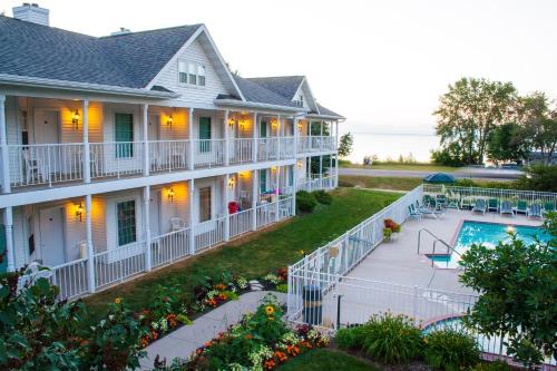 Bazén v ubytování Bay Breeze Resort nebo v jeho okolí