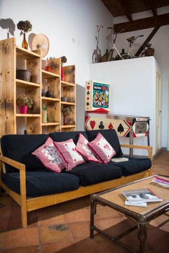 a living room with a blue couch and a table at La Valle Delle Najadi in Vietri sul Mare
